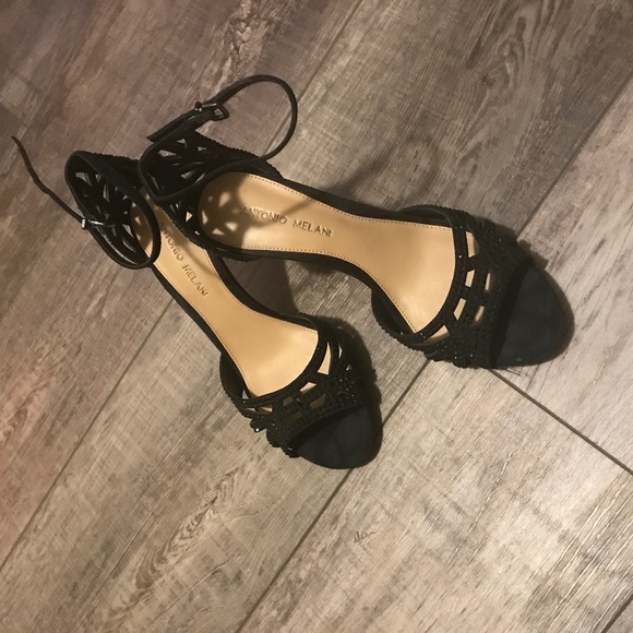 Shoes - Picture 1 of 4
